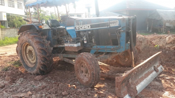ขายรถไถ Ford 6640 สภาพพร้อมใช้งาน เดิม 081183154
