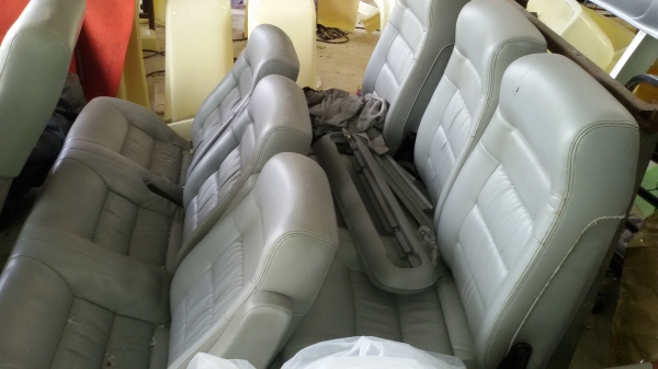 ขายเบาะหนัง 9 ที่นั่งรถตู้ มี 2 ชุด