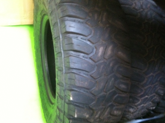 ยาง 285/75/16 ปี 13 สวย ๆ 7500 บาท ครับ