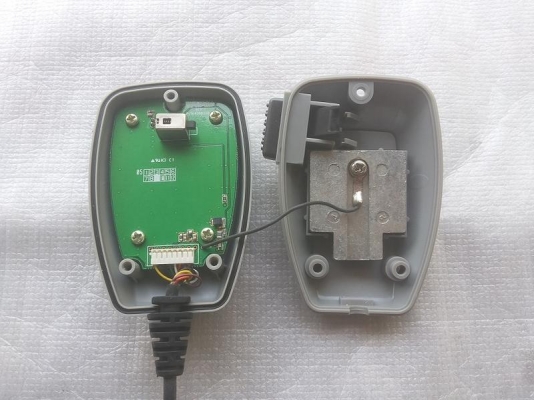 ไมค์ วิทยุสื่อสาร MAXON MODEL:ACC-700 ของใหม่เก็บไว้ หัวไมค์ใส่ถุงพลาสติกไว้ สายไมค์ไม่แตก ฝุ่นเกาะหน่อย ขั้วเป็นแบบ RJ-45