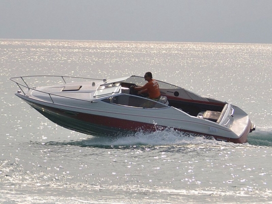 ขายเรือสปีดโบ็ท Bayliner capry 22 ฟุต  เครื่อง inboard Mercruiser alpha 5.7 V8