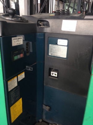 ขายถูก รถไฟฟ้ายืนขับ TOYOTA 7FBR เสา 3 เมตร  ปี2005 พร้อมตู้ชาร์จ  สภาพ 80\% ติดต่อ  คุณเบียร์ 094-4895646