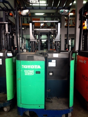 ขายถูก รถไฟฟ้ายืนขับ TOYOTA 7FBR เสา 3 เมตร  ปี2005 พร้อมตู้ชาร์จ  สภาพ 80\% ติดต่อ  คุณเบียร์ 094-4895646