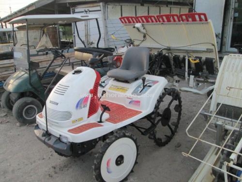 รถปลูกข้าวดำนาแบบนั่งขับ!!! รหัสสินค้า : 13001432  ยี่ห้อ : YANMAR รุ่น : Pe-40