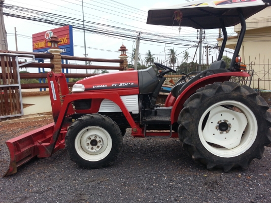 ยันร์ม่า EF352T 4 WD 2 เพลา  ใบมีดหน้า สภาพสวยใช้งานใด้ปรกติ