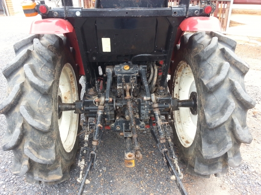 ยันร์ม่า EF352T 4 WD 2 เพลา  ใบมีดหน้า สภาพสวยใช้งานใด้ปรกติ