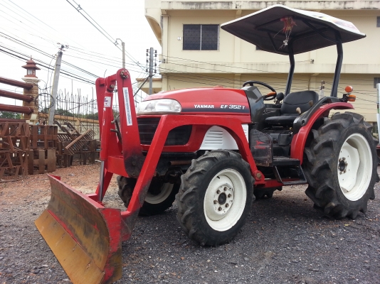 ยันร์ม่า EF352T 4 WD 2 เพลา  ใบมีดหน้า สภาพสวยใช้งานใด้ปรกติ