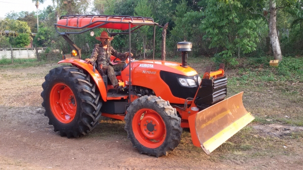 ขายรถไถคูโบต้า M7040 สวยๆครับ มีดันหน้า ผาน3 ผาน7 เอกสารพร้อมโอน