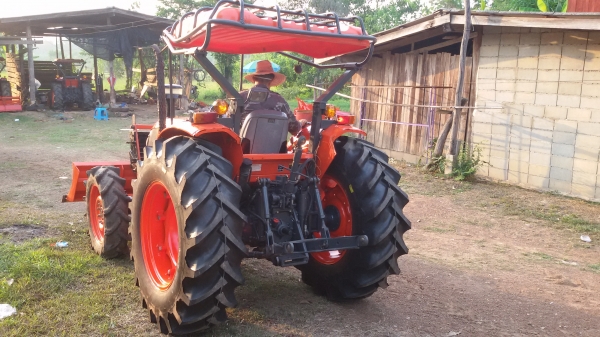 ขายรถไถคูโบต้า M7040 สวยๆครับ มีดันหน้า ผาน3 ผาน7 เอกสารพร้อมโอน