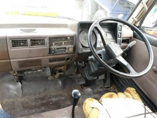 หัวเก๋ง HINO รุ่น KM777