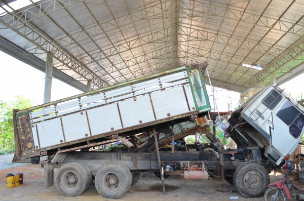 รถบรรทุกสิบล้อ Mitsubishi รุ่น 527