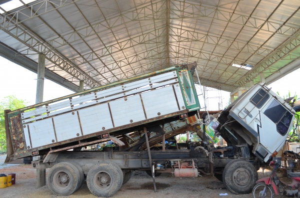 รถบรรทุกสิบล้อ Mitsubishi รุ่น 527