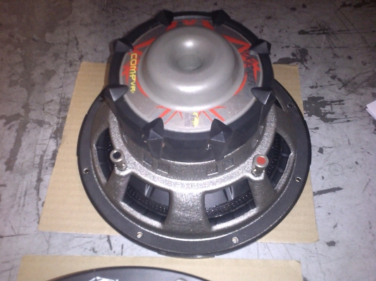 ขายซับ kicker 10" พร้อมตู้