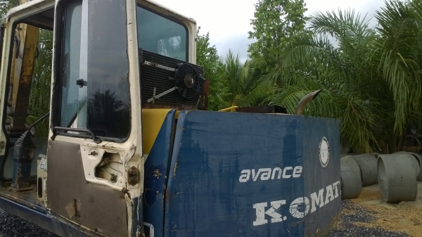 PC60-6 ขายให้ไม่แพง(ลดราคาเหลือ360000.)รถร้านวัสดุก่อสร้าง..ต้องการเปลี่ยนเป็นรถตักล้อยาง...