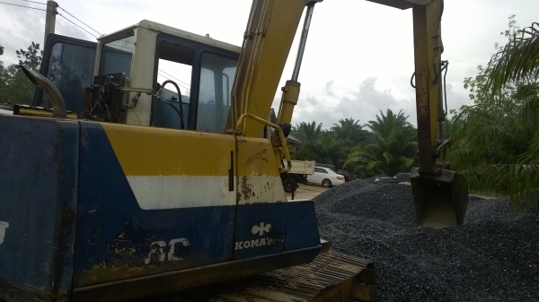 PC60-6 ขายให้ไม่แพง(ลดราคาเหลือ360000.)รถร้านวัสดุก่อสร้าง..ต้องการเปลี่ยนเป็นรถตักล้อยาง...