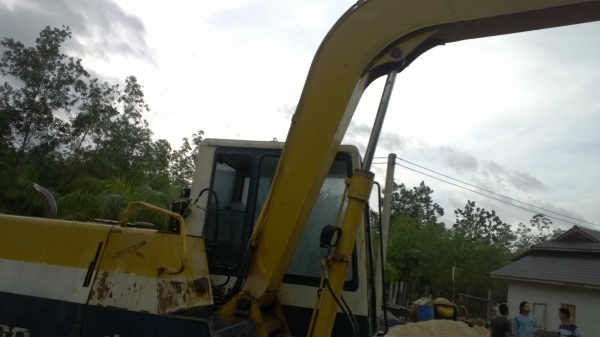 PC60-6 ขายให้ไม่แพง(ลดราคาเหลือ360000.)รถร้านวัสดุก่อสร้าง..ต้องการเปลี่ยนเป็นรถตักล้อยาง...