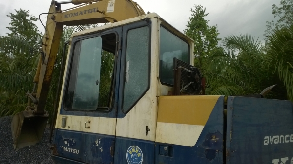 PC60-6 ขายให้ไม่แพง(ลดราคาเหลือ360000.)รถร้านวัสดุก่อสร้าง..ต้องการเปลี่ยนเป็นรถตักล้อยาง...