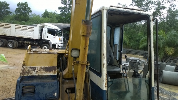 PC60-6 ขายให้ไม่แพง(ลดราคาเหลือ360000.)รถร้านวัสดุก่อสร้าง..ต้องการเปลี่ยนเป็นรถตักล้อยาง...