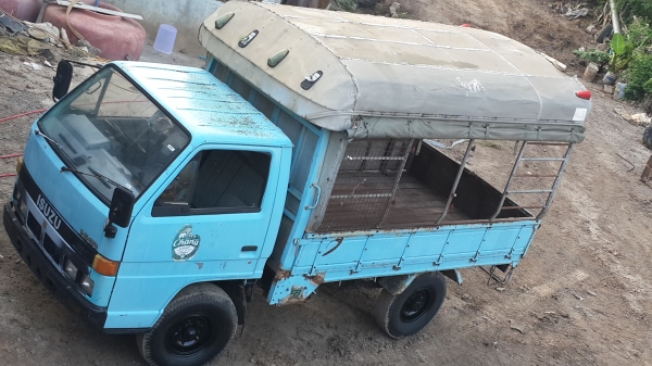 ขาย 4ล้อnkr รถห้างแท้ เครื่องแน่น คัสชีสวย พร้อมใช้255000 ครับ