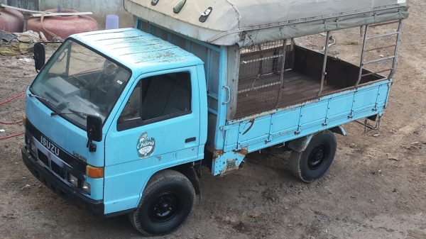 ขาย 4ล้อnkr รถห้างแท้ เครื่องแน่น คัสชีสวย พร้อมใช้255000 ครับ