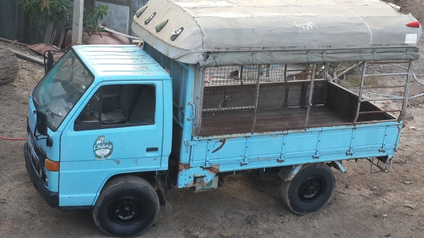 ขาย 4ล้อnkr รถห้างแท้ เครื่องแน่น คัสชีสวย พร้อมใช้255000 ครับ