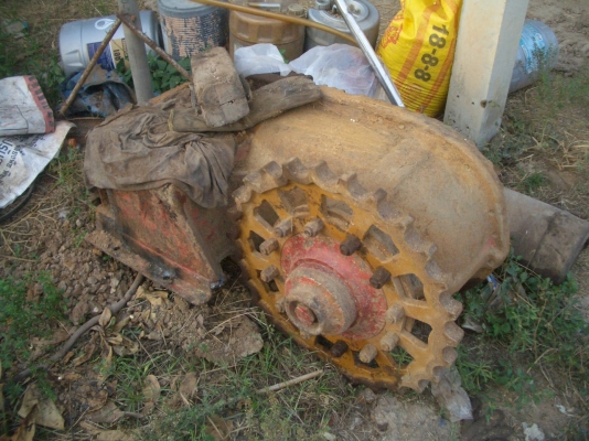 ขาย ตัวเดินรถเกี่ยว PC200 พร้อมมอเตอร์เบอร์ 90