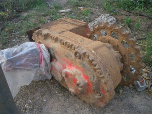 ขาย ตัวเดินรถเกี่ยว PC200 พร้อมมอเตอร์เบอร์ 90