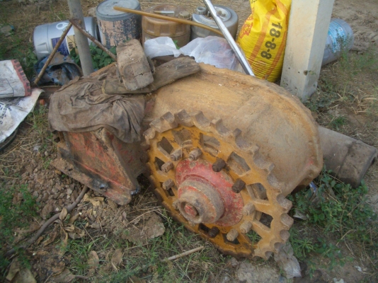 ขาย ตัวเดินรถเกี่ยว PC200 พร้อมมอเตอร์เบอร์ 90