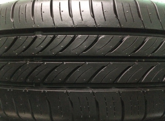 ขายล้อกะทะพร้อมยางป้ายแดง 185 60R 15 ตุ่มหน้ายางมีครบทั้ง 4 เส้น