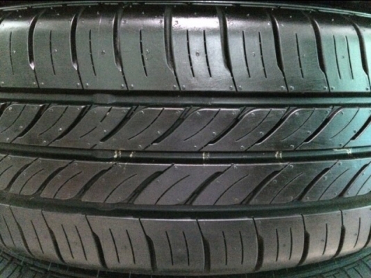 ขายล้อกะทะพร้อมยางป้ายแดง 185 60R 15 ตุ่มหน้ายางมีครบทั้ง 4 เส้น