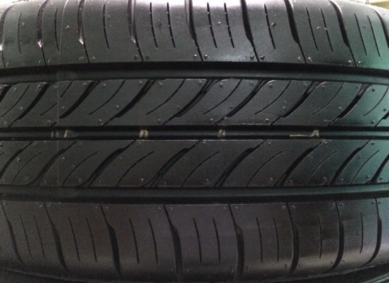 ขายล้อกะทะพร้อมยางป้ายแดง 185 60R 15 ตุ่มหน้ายางมีครบทั้ง 4 เส้น