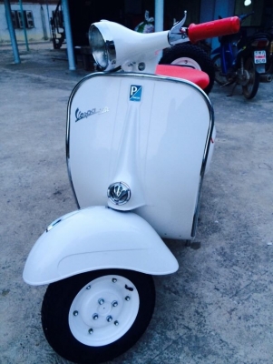 ขาย Vespa64 อินเดีย No book เอกสารอินวอย สีขาวเบาะแดง เครื่องจบ พร้อมขี่ ราคา 44,500 บาท สนใจติดต่อ 082 633 6557 โป้งครับ รับแลกรับเทรินทุกรุ่นครับ