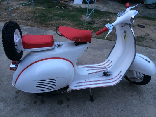 ขาย Vespa64 อินเดีย No book เอกสารอินวอย สีขาวเบาะแดง เครื่องจบ พร้อมขี่ ราคา 44,500 บาท สนใจติดต่อ 082 633 6557 โป้งครับ รับแลกรับเทรินทุกรุ่นครับ