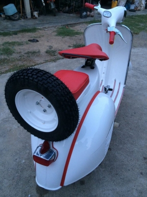 ขาย Vespa64 อินเดีย No book เอกสารอินวอย สีขาวเบาะแดง เครื่องจบ พร้อมขี่ ราคา 44,500 บาท สนใจติดต่อ 082 633 6557 โป้งครับ รับแลกรับเทรินทุกรุ่นครับ