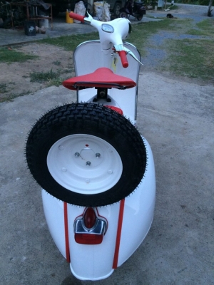 ขาย Vespa64 อินเดีย No book เอกสารอินวอย สีขาวเบาะแดง เครื่องจบ พร้อมขี่ ราคา 44,500 บาท สนใจติดต่อ 082 633 6557 โป้งครับ รับแลกรับเทรินทุกรุ่นครับ