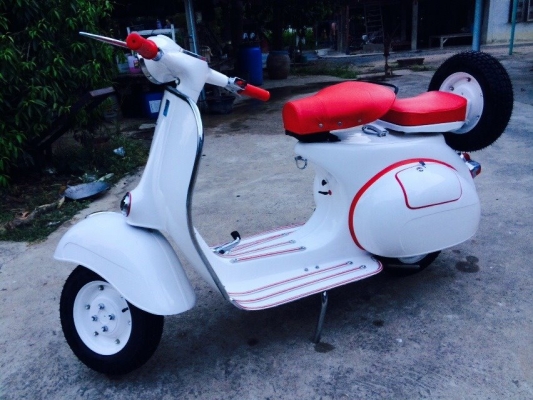 ขาย Vespa64 อินเดีย No book เอกสารอินวอย สีขาวเบาะแดง เครื่องจบ พร้อมขี่ ราคา 44,500 บาท สนใจติดต่อ 082 633 6557 โป้งครับ รับแลกรับเทรินทุกรุ่นครับ