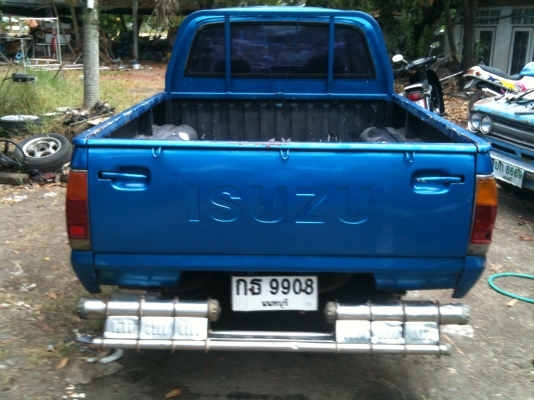 ISUZU KB 4 ประตู รถมือเดียว สีน้ำเงินพอใช้ ของครบ คัสซีดี เครื่องดี พร้อมโอนพร้อมขับ 48,000 บาท