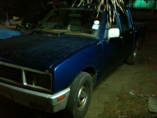 ISUZU KB 4 ประตู รถมือเดียว สีน้ำเงินพอใช้ ของครบ คัสซีดี เครื่องดี พร้อมโอนพร้อมขับ 48,000 บาท