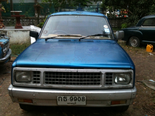 ISUZU KB 4 ประตู รถมือเดียว สีน้ำเงินพอใช้ ของครบ คัสซีดี เครื่องดี พร้อมโอนพร้อมขับ 48,000 บาท