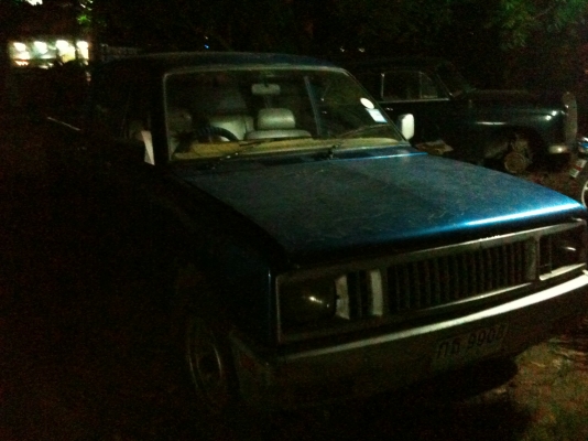 ISUZU KB 4 ประตู รถมือเดียว สีน้ำเงินพอใช้ ของครบ คัสซีดี เครื่องดี พร้อมโอนพร้อมขับ 48,000 บาท