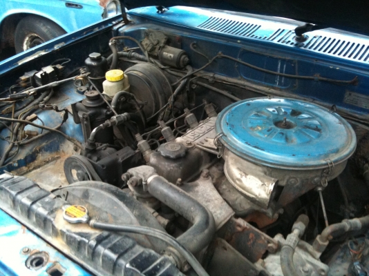 ISUZU KB 4 ประตู รถมือเดียว สีน้ำเงินพอใช้ ของครบ คัสซีดี เครื่องดี พร้อมโอนพร้อมขับ 48,000 บาท