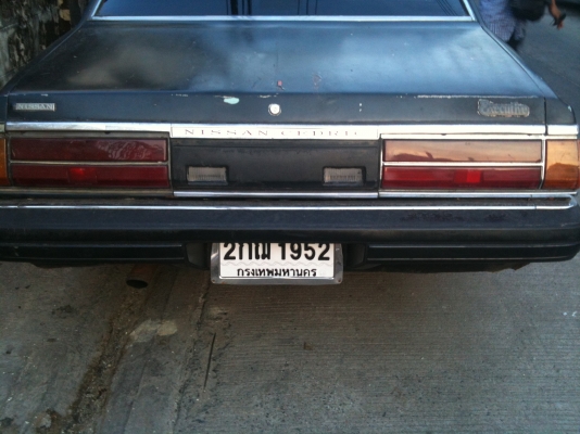 Nissan Cedric สีดำ เครื่อง Z16 LPG แล้ว ทะเบียนไม่ขาด พร้อมโอนพร้อมใช้ ขาย 42,000 บาท