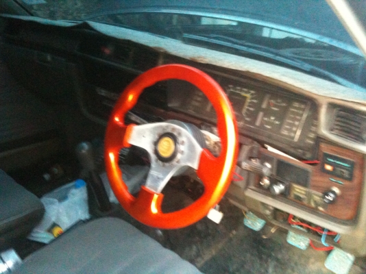 Nissan Cedric สีดำ เครื่อง Z16 LPG แล้ว ทะเบียนไม่ขาด พร้อมโอนพร้อมใช้ ขาย 42,000 บาท