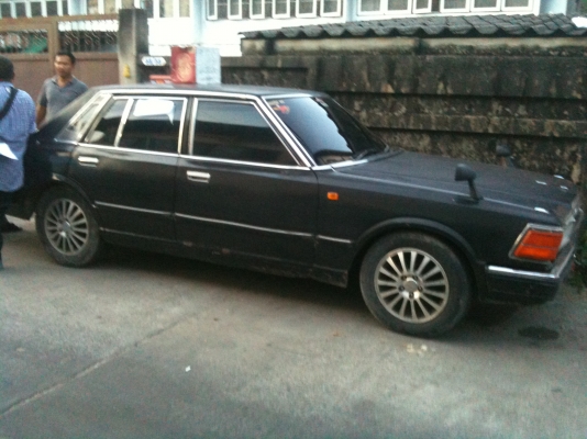 Nissan Cedric สีดำ เครื่อง Z16 LPG แล้ว ทะเบียนไม่ขาด พร้อมโอนพร้อมใช้ ขาย 42,000 บาท