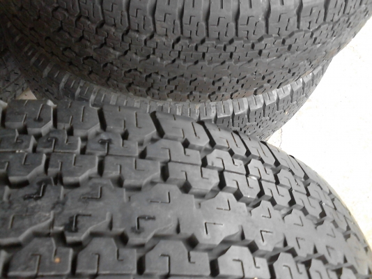 คมทุกเส้น 245/70R16 BRIDGE STONE DUELER H/T 840 มีชุด 4 เส้น พึ่งถอดจากแม๊ก  โทร.081-427-3941