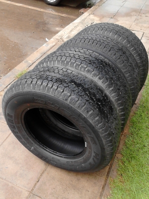 คมทุกเส้น 245/70R16 BRIDGE STONE DUELER H/T 840 มีชุด 4 เส้น พึ่งถอดจากแม๊ก  โทร.081-427-3941