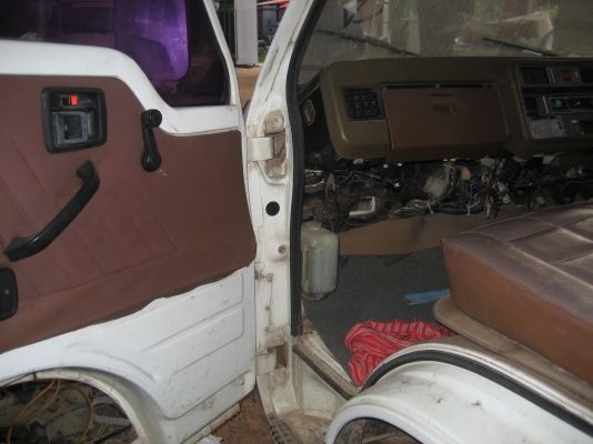 รถตู้โตโยต้า(2) รถประมูล  มังกรทอง   80000 บาท