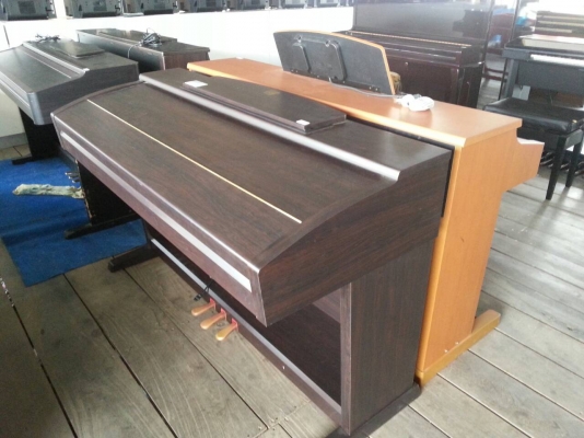 ขายเปียโนไฟฟ้าและคลาสสิคมีหลายรุ่นหลายราคาเริ่มต้นที่5000บาทสนใจ0853647170