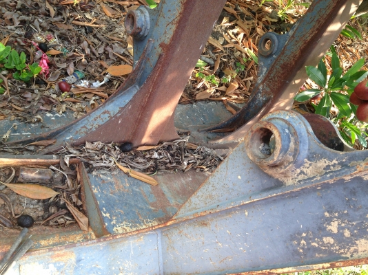 ขายด่วน ใบมีดดันรถขุด KOBELCO SK120-135  มี 2  อันสภาพสวย ถอดออกจากรถไว้ ไม่ได้ใช้