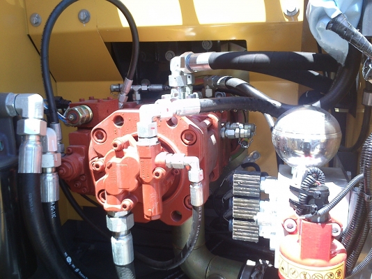 รถใหม่ XCMG  รุ่นXE135B